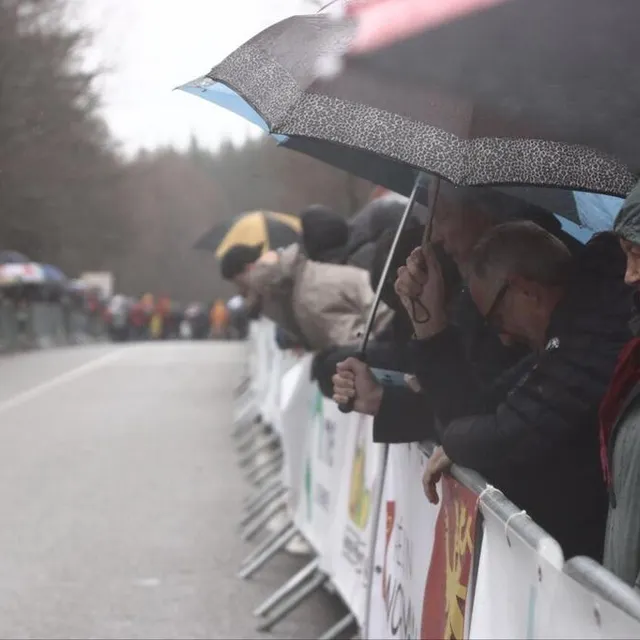 photo la pluie attend les coureurs à l’arrivée.  ©  ouest-france