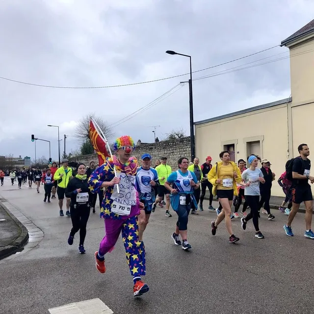 photo certains participants sont déguisés, pour cette 50e et dernière édition de la course sur route alençon-médavy, dimanche 26 mars 2023.  ©  ouest-france