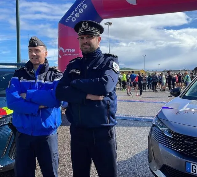 photo pour la 50e édition d’alençon – médavy, dimanche 26 mars 2023. le dispositif de sécurité, aux abords de la ligne de départ, est assuré par la police et la gendarmerie, à anova.  ©  ouest-france