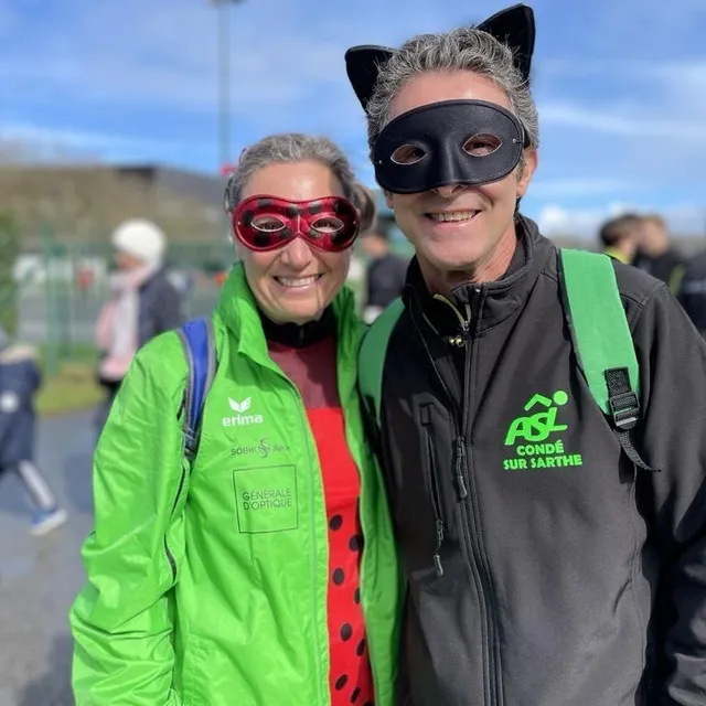 photo ingrid et luis arrivent d’héloup, c’est leur troisième participation à la course, la deuxième déguisés.  ©  ouest-france