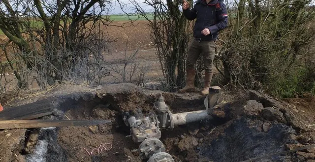photo  des militants mal intentionnés ont enlevé la terre et incendié la paille. le sinistre a occasionné de gros dégâts sur l’installation.  &copy;  christophe bernard 