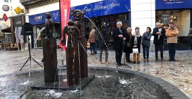 photo  la fontaine de la place de la sirène est de nouveau en fonction depuis ce vendredi 24 mars 2023. l’eau circule en circuit fermé.  &copy;  archives le maine libre 