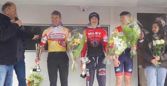 photo  mathéo halley (au centre) confirme sa bonne forme du moment.  &copy;  flers cyclisme 61 