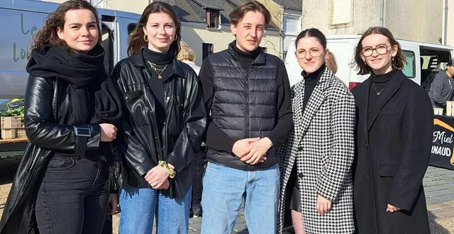 photo  étudiants au mans (sarthe), mallory granger, manon thurin, camille jelodin, jeanne collin et camille le durand ont réussi leur projet de deuxième année d’iut en créant un marché de producteurs à voivres-lès-le mans.  &copy;  ouest-france 