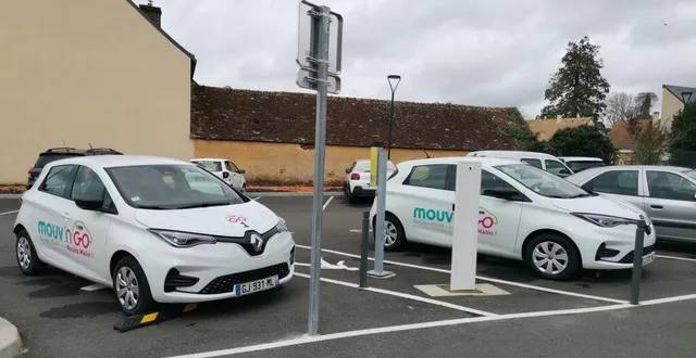 photo  les deux véhicules d’autopartage sont arrivés.  &copy;  ouest-france 