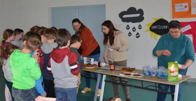 photo  mardi matin, à l’occasion de la semaine des langues, l’école pierre-perret a proposé un petit-déjeuner sur le thème des états-unis.  &copy;  ouest-france 