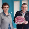 photo françoise couprit a remis la plaque de remerciement à pierre chivard.