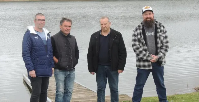 photo  l’équipe de l’association culture loisirs gère l’activité piscicole du plan d’eau des monteaux.  &copy;  co 