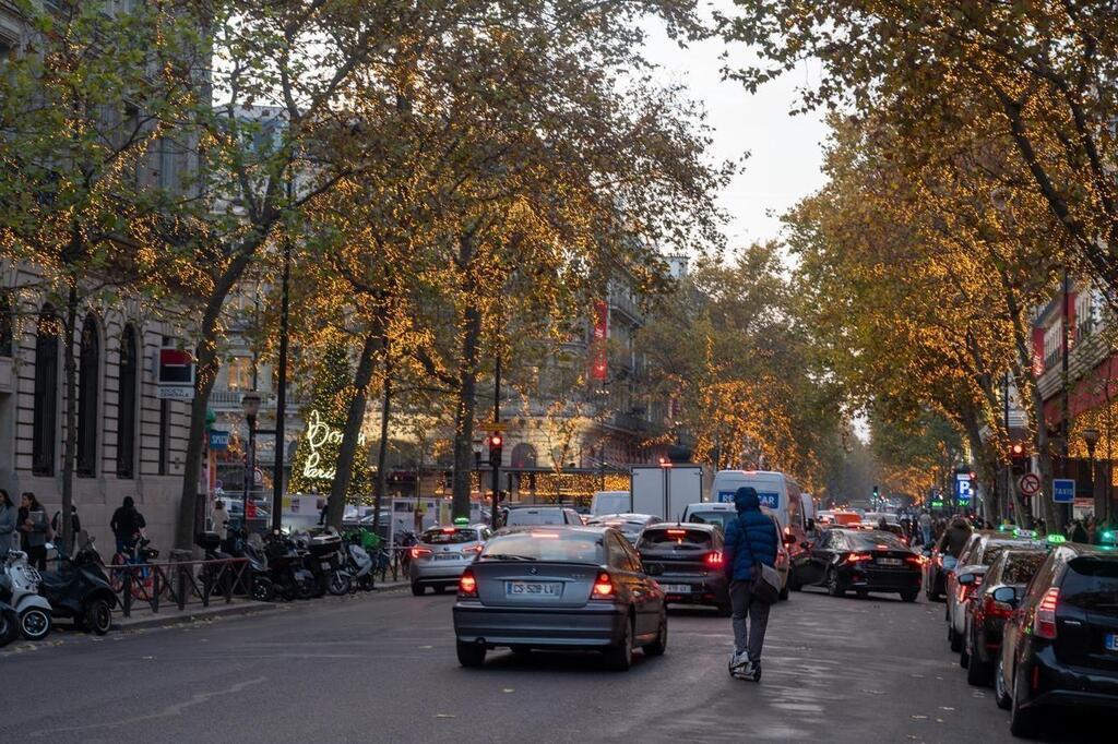 Moins De Voitures Au Cœur De Paris Anne Hidalgo Confirme La Zone à Trafic Limité Pour 2024 9183