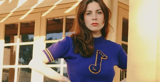 photo  adé retrouve l’adrénaline des concerts avec « et alors ? », son premier disque en solitaire.  &copy;  fanny latour-lambert 