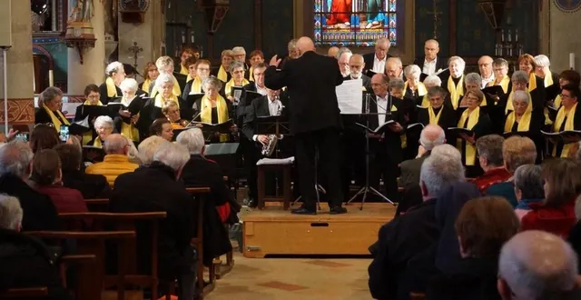 photo  la chorale chantelyre, dirigée par claude roinsolle, se produisait dimanche en l’église saint--martin. un nombreux public de mélomanes s’était déplacé en cette après-midi dominicale. en première partie, les spectateurs ont pu découvrir les vocalises du chœur du val-de-sarthe.  &copy;  ouest-france 