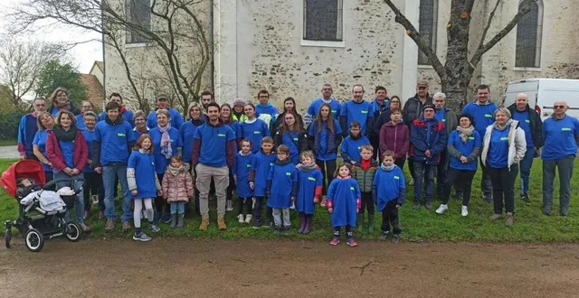 photo  une cinquantaine de personnes ont participé à la journée citoyenne de louailles.  &copy;  le maine libre 
