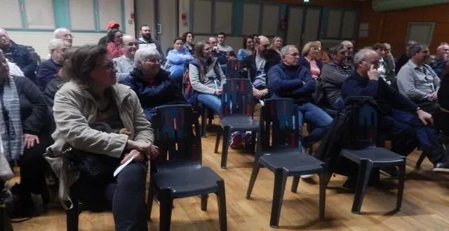 photo  de nombreux bénévoles ont assisté à la réunion publique des colorés d’aubigné qui se tiendront le 23 mai prochain.  &copy;  le maine libre 