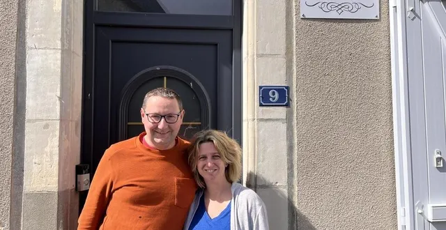 photo  arnaud et dorothée gaultier devant leurs chambres d’hôtes à thorée-les-pins prêts à partir pour gérer un camping dans le périgord noir.  &copy;  ouest-france 