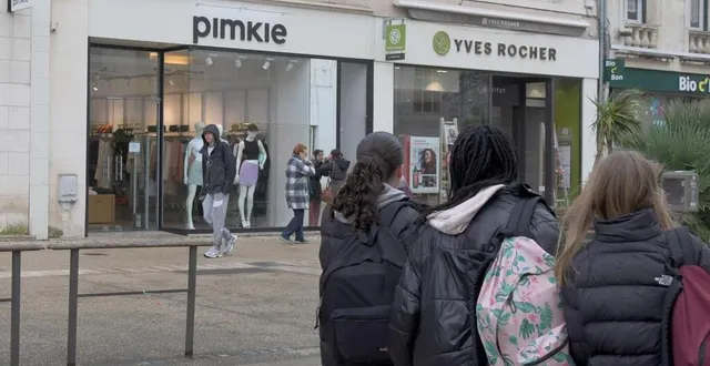 photo  l’enseigne de mode féminine pimkie fait partie du paysage depuis quatre décennies dans le centre-ville.  &copy;  co – marie delage 