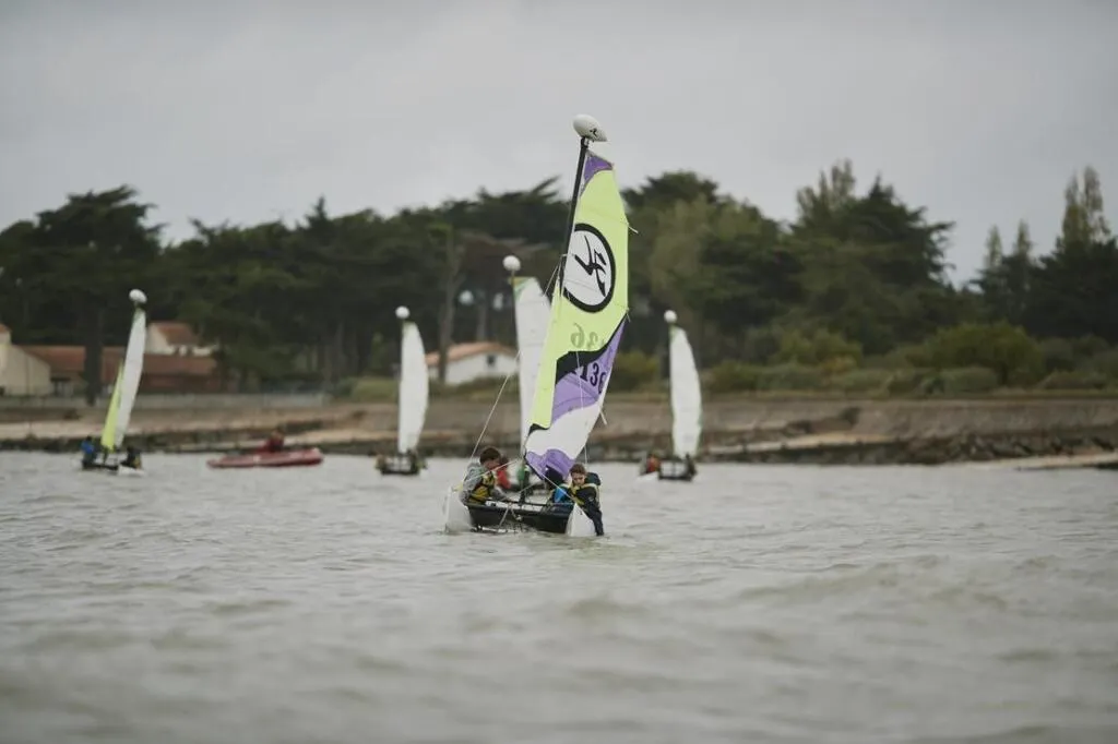 Préfailles. Former des moniteurs de voile