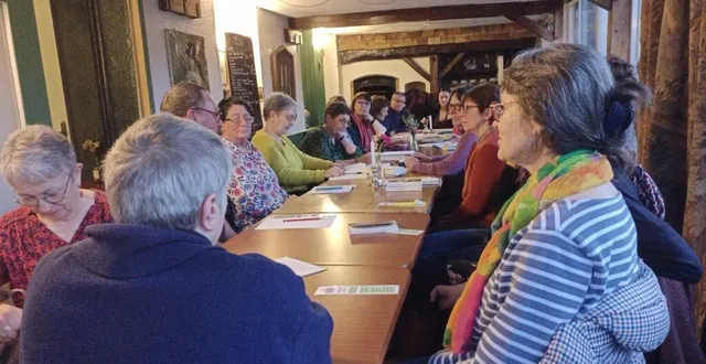 photo  déjà une vingtaine d’adeptes de loué et des environs se sont retrouvés au club lecture, jeudi 23 mars 2023.  &copy;  ouest-france 