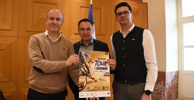 photo  christophe pajot, directeur de ldc sablé, nicolas leudière, maire de sablé, et nicolas renou, adjoint au maire en charge des sports.  &copy;  le maine libre 