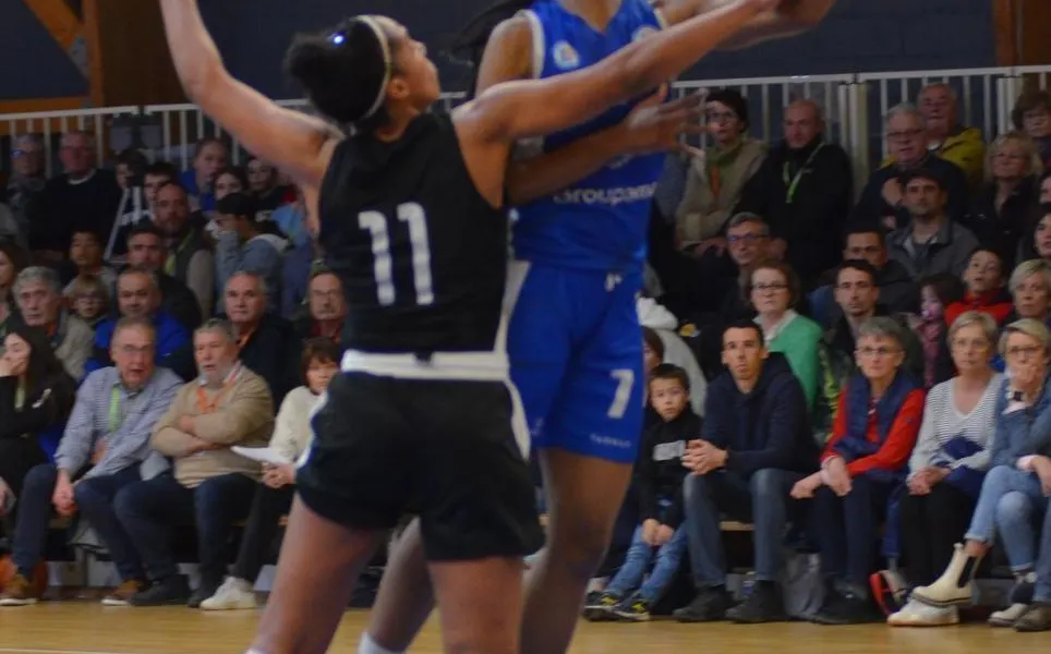 IlleetVilaine Basketball. N2F Saumur sans pitié pour les