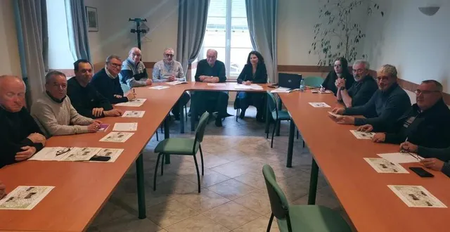 photo  lors de la réunion de préparation du passage du région pays de la loire tour, vendredi après-midi, dans les rues de la commune.  &copy;  ouest-france 