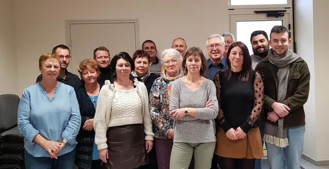 photo  anita mercurin-launay, maire de nogent-le-bernard et son équipe municipale.  &copy;  le maine libre 