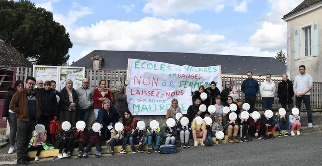 photo  les parents d’élèves des deux écoles du rpi s’opposent à ce projet de fermeture et sollicitent un sursis d’an.  &copy;  photo le maine libre 