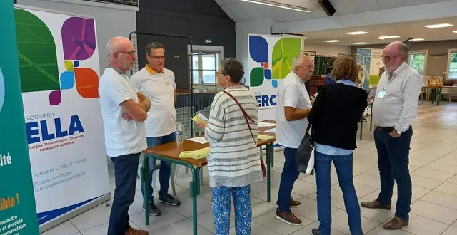 photo  l’association de citoyens ella 49 participe à différents forums, comme celui organisé ici à bellevigne-en-layon en présence (de gauche à droite) du secrétaire de l’association, bernard durand, et du président paul lecointre.  &copy;  ouest-france 