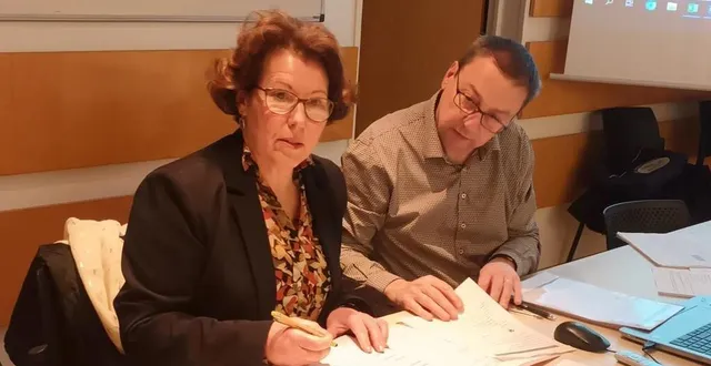 photo  la présidente de la communauté de communes orée de bercé-belinois, nathalie dupont, et le directeur des services, olivier pinault, ont présenté les perspectives budgétaires.  &copy;  ouest-france 