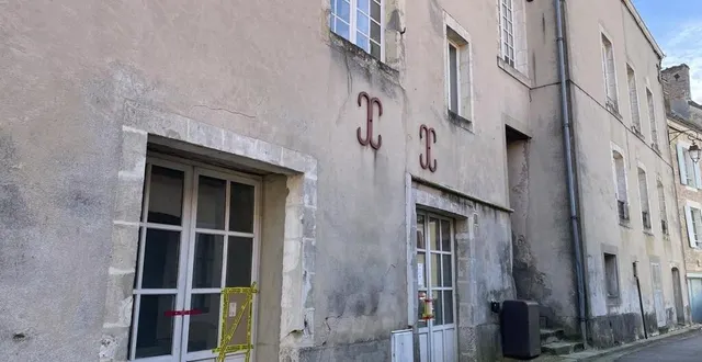 photo  un arrêté interdisant l’accès à ce local a été posé par la mairie de bellême le jeudi 2 février 2023.  &copy;  ouest-france 