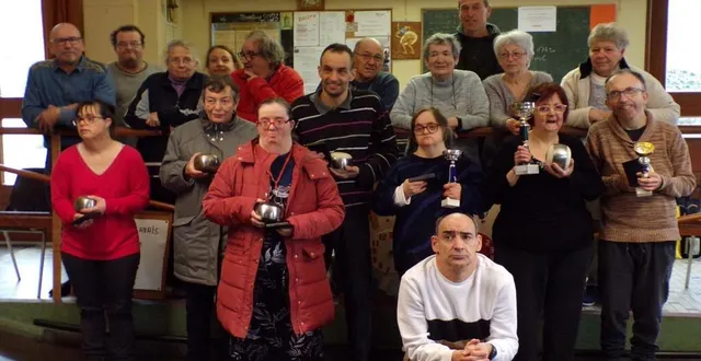 photo  tous les participants réunis à l’issue des rencontres.  &copy;  le maine libre 