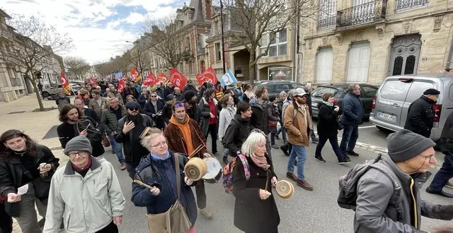 photo  mardi 28 mars, 1 300 manifestants ont défilé dans les rues d’alençon.  &copy;  archives ouest-france 
