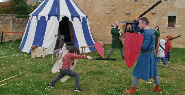 photo  la confrérie de la corneille proposera une initiation au combat féodal pour les enfants lors du week-end d’ouverture du manoir de la cour, samedi 8 et dimanche 9 avril 2023.  &copy;  manoir de la cour 
