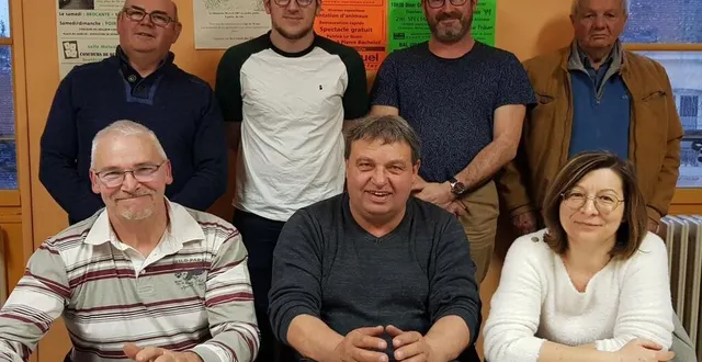 photo  l’équipe du comité entoure le nouveau président didier vallée.  &copy;  maine libre 