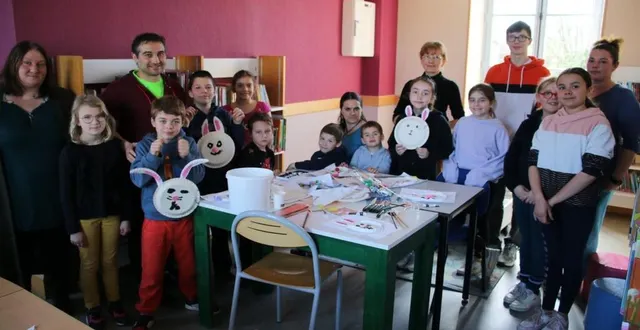 photo  les enfants accompagnés de mandy laisné, (à gauche), des animateurs de l’accueil de loisirs et bénévoles..  &copy;  ouest-france 