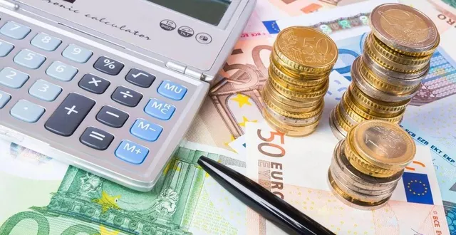 photo  la ville de rouillon va être aidée à hauteur de 120 000 € par l’état pour rénover sa mairie.  &copy;  fotolia 