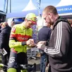 photo kevin n’a pas manqué le passage du coureur français alexis guérin de l’équipe belge bingoal wb pour lui demander un autographe avant le départ.