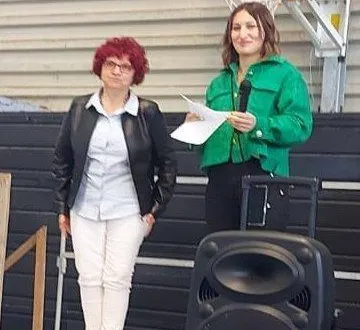 photo challain-la-potherie. l’assistante maternelle a dit au-revoir à son école 