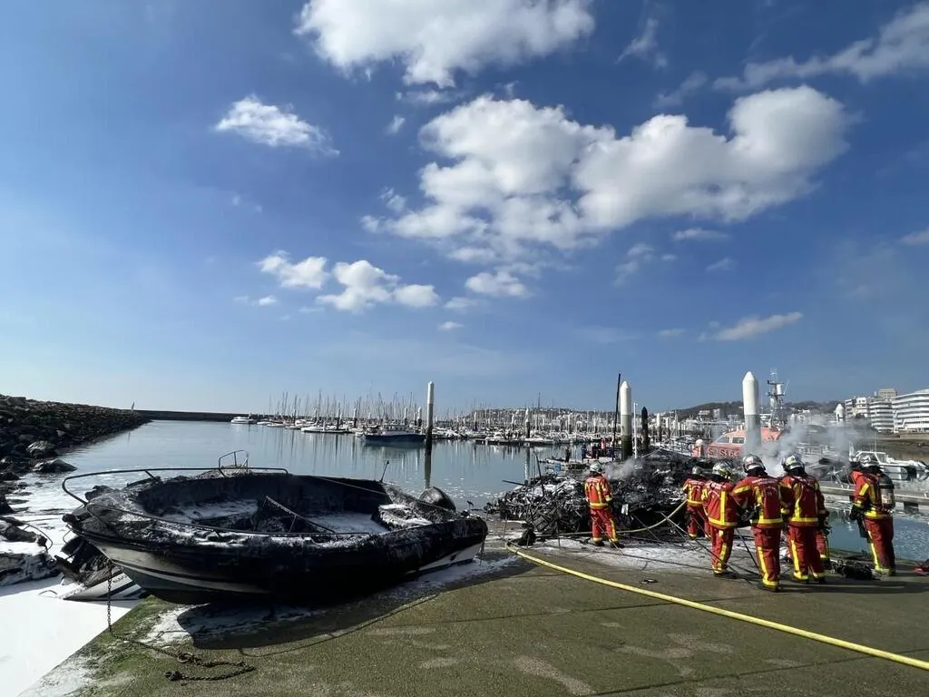 En Normandie, plusieurs bateaux prennent feu dans le port de plaisance