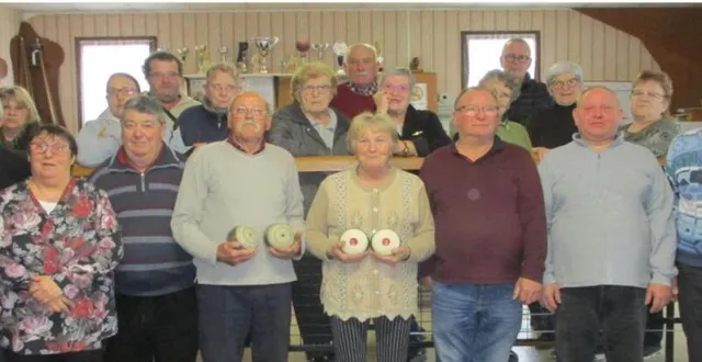 photo  le week-end dernier, le jeu de boule de fort de pringé accueillait les demi-finales et la finale des éliminatoires du 29e challenge du secteur 30, secteur qui regroupe une dizaine de sociétés. au final, c’est l’équipe de paul bouthier et mireille defas, de la société péan du lude qui s’est imposée 12 à 8 face à yves moreau et alain leroy, de la même société. paul bouthier et mireille defas sont qualifiés pour jouer à angers au secteur 1 les 10 et 11 juin prochains.  &copy;  boule de fort pringé 