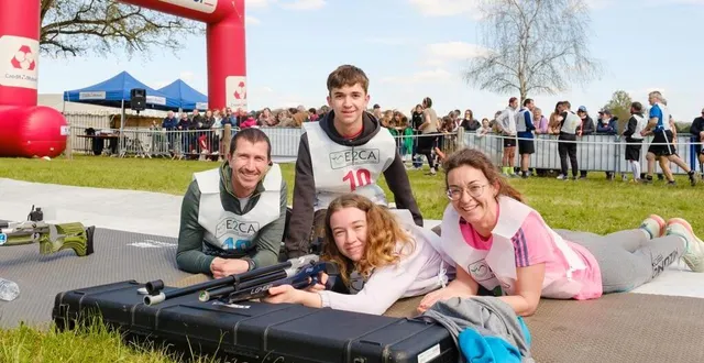 photo  la famille sionneau – teddy, nathan, angéline et roseline - ravie de son expérience à mansigné.  &copy;  dominique breugnot 