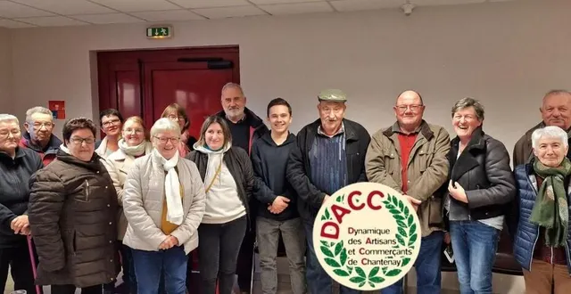 photo  les gagnants du tirage au sort ont reçu leurs lots.  &copy;  dynamique des artisans commerçants de chantenay. 