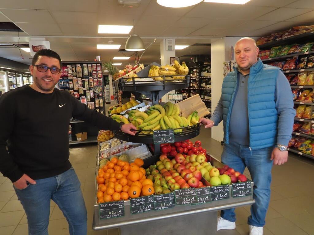 Pont l v que. La sup rette Coccinelle Express est ouverte tous