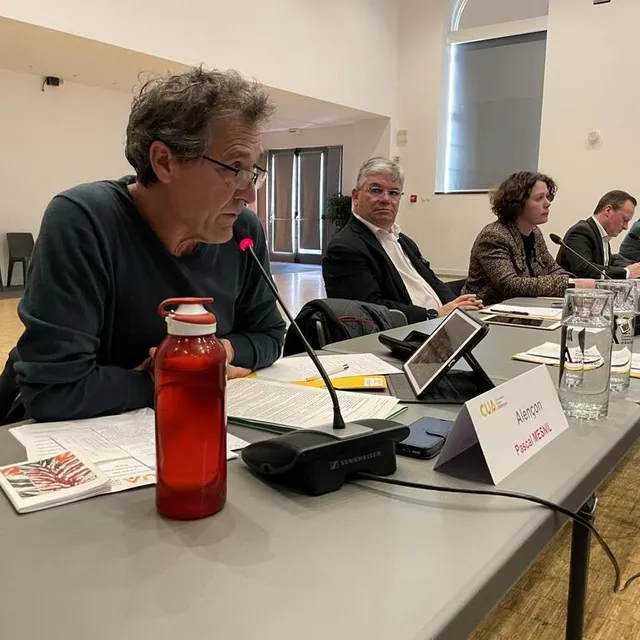 photo plusieurs élus de l’opposition d’alençon sont intervenus tour à tour pour commenter la présentation du budget 2023 de la communauté urbaine. de gauche à droite : pascal mesnil, philippe drillon, sophie douvry, ludovic assier.  ©  ouest-france