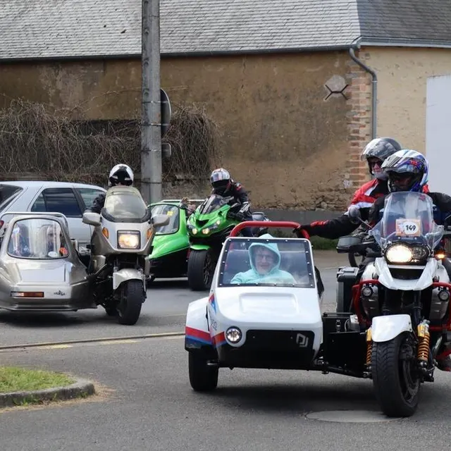 photo une quinzaine de side-cars était mobilisée pour cette action caritative au profit des résidents du centre basile-moreau.  ©  ouest-france