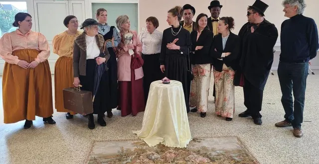 photo  les comédiens lors des dernières répétitions avec le metteur en scène, thibault guillocher.  &copy;  le maine libre 