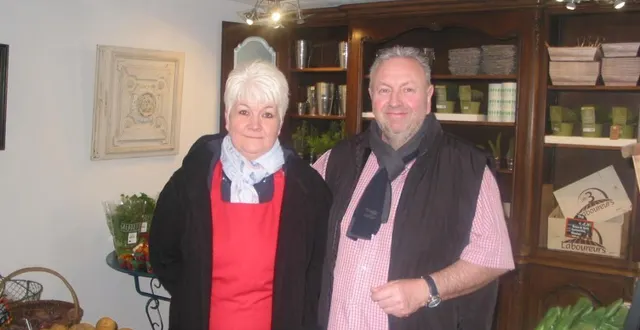 photo  christine et martial, de nouveaux commerçants heureux.  &copy;  ouest-france 