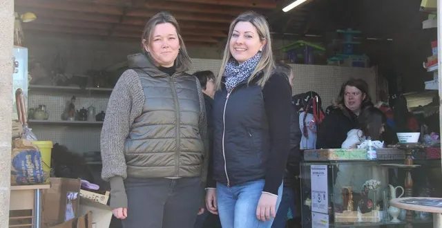 photo  samedi 8 avril 2023, aurélie portier et audrey frederich, respectivement trésorière et présidente de l’ape de cré-sur-loir, ont ouvert les portes de la zone de gratuité pour l’une des dernières fois. le local devra être rendu à la mairie pour la mi-juin.  &copy;  ouest-france 
