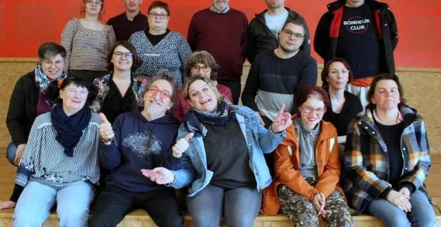 photo  la troupe de l’échancrure a joué « le gang des mamies flingueuses », sur l’invitation du comité des fêtes d’arthezé.  &copy;  le maine libre 