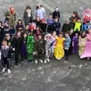 photo  élèves et enseignants de l’école fernand-vivet de mézières-sur-ponthouin étaient tous déguisés, jeudi dernier, dans la joie et la bonne humeur. princesses, cow-boys et autres spiderman ont permis de se glisser dans la peau de son personnage préféré le temps d’une journée alors que d’autres ont préféré des costumes plutôt farfelus. au final, c’est une joyeuse ambiance qui a accompagné cette animation. 