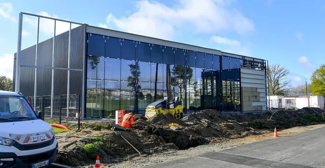 photo  le nouveau bâtiment de 600 m² ?est destiné à se transformer en showroom consacré à la marque alpine.  &copy;  photo le maine libre – yvon loué 